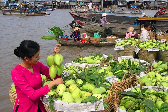 3-Day Mekong Delta Tour including: Cai Rang floating market - Day 2: Cai Rang floating market at first light and the tributaries before the crowd