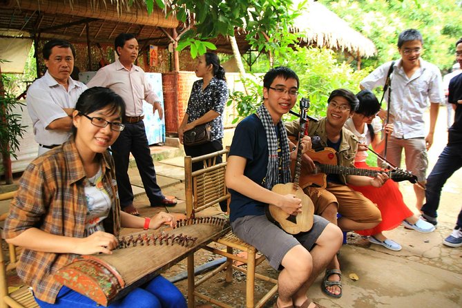 3D2N Mekong - Floating Market - Chau Doc - Boat To Phnom Penh - Chau Doc floating life: fish farms and the Cham weaving village