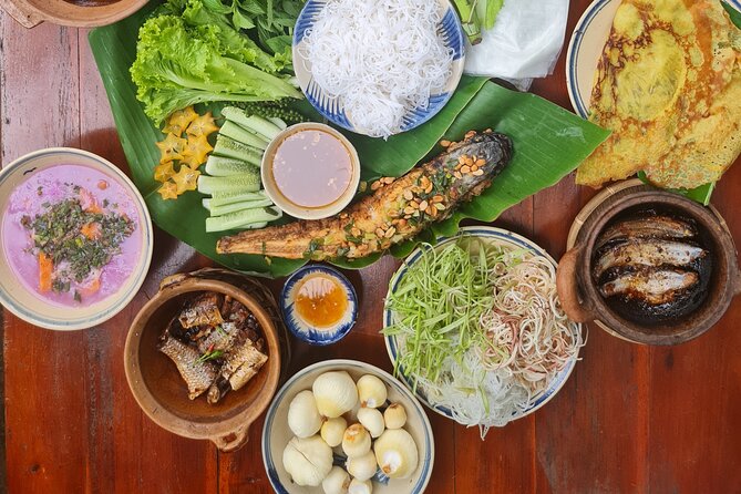 Ben Tre Mekong Zig Zag: Scooter, Sailboat, and Food (Full day) - Stop 4: Sailboat cruise on the Mekong River and quiet canals