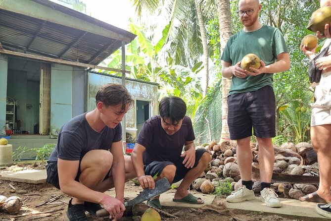 Ben Tre: Scooter, Culture, Sailboat and Mekong Food (Half Day) - Market stop at Chợ Đầu Mối Nông Thủy Sản Bến Tre: fruit, food, and backstreets