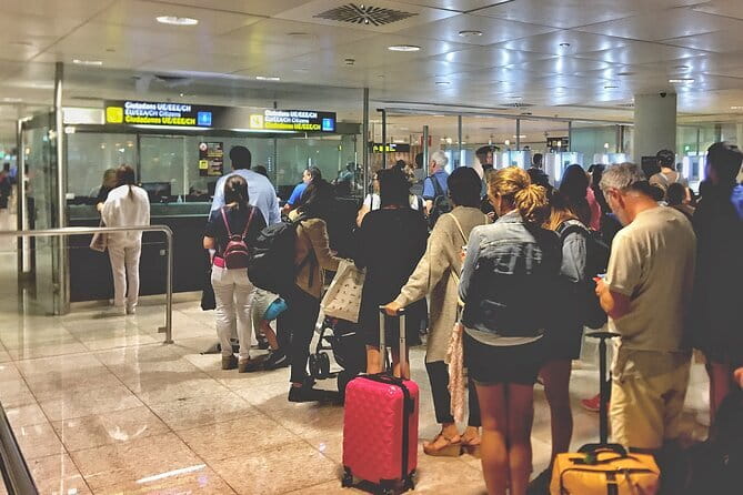 Fast Track VIP Service Tan Son Nhat Airport (Ho Chi Minh-Vietnam) - Fast Track VIP at Tan Son Nhat: what you’re really buying