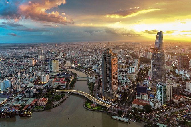 From HCM: Cu Chi Tunnels & Highlights City Full-Day Tour - Saigon highlights begin at the Old Central Post Office
