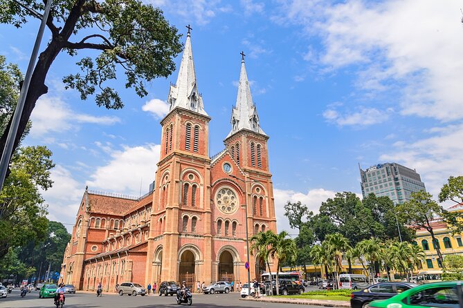 Full-Day Ho Chi Minh City Tour with Colonial Heritage & Chinatown - Independence Palace and the long shadow of 1975