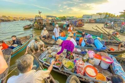 Full-Day in Mekong Delta Floating Market and Local Private Tour - Can Tho Market: arriving for Cai Rang on the water