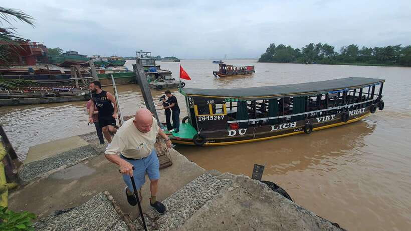 HCM: Mekong Delta Islands Boat & Tuk-Tuk Tour with Tastings - Lunch at a local restaurant: the set menu trade-off