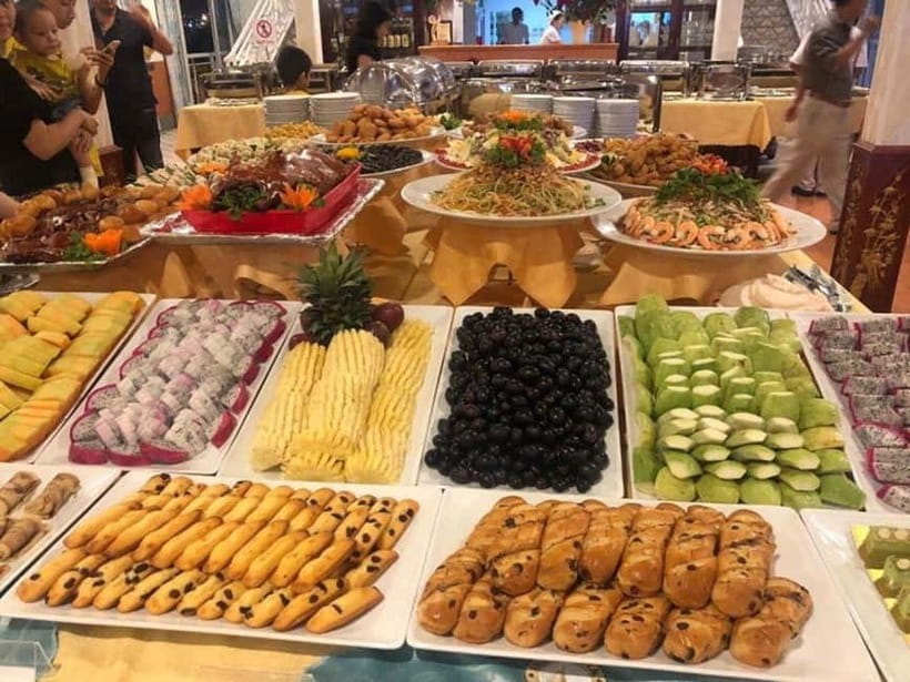 HCM: Night Experience Dinner Cruise on Saigon River - Pickup, A/C comfort, and getting onto the boat