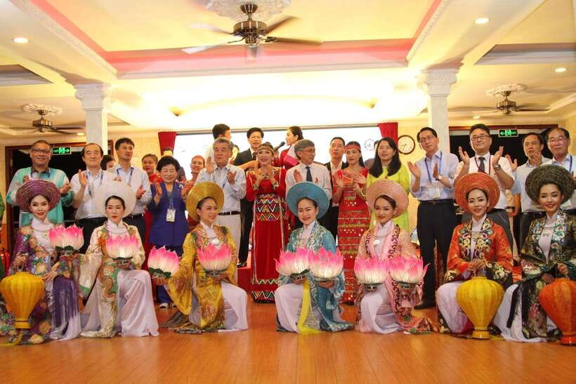 HCM: Saigon River Dinner Cruise - Landmark viewing from the river: what you’ll notice as the boat glides