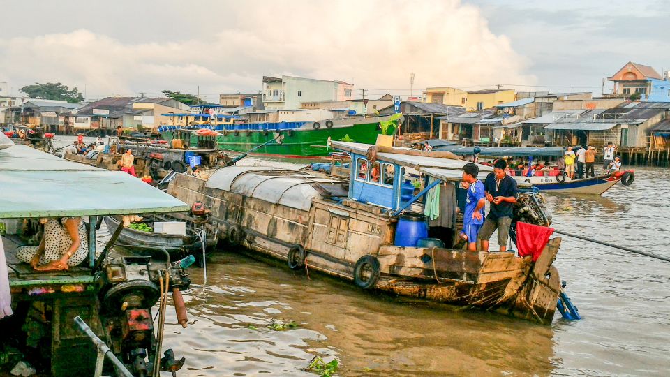HCMC: Cai Rang Floating Market & Mekong Delta Private Tour - Sampan canals, coconut palms, and the bee farm break