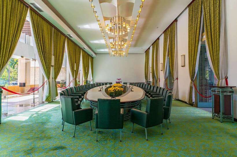 Ho Chi Minh City: Half-day History And Culture Tour - Independence Palace: walking through a preserved political set