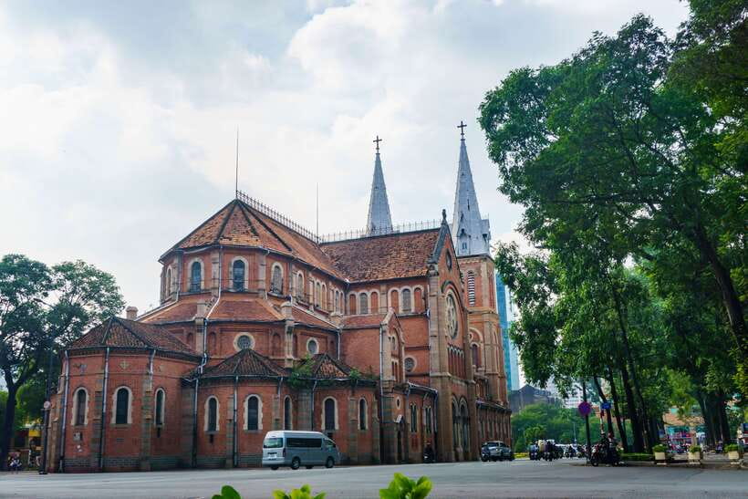 Ho Chi Minh City: Half-day History And Culture Tour - Notre-Dame Cathedral: 1880 architecture and city-scale photos