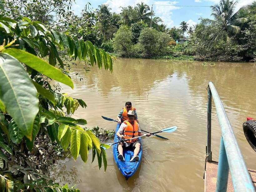 Ho Chi Minh City: Mekong Delta Tour with Sampan Journey - Vinh Trang Pagoda in My Tho: more than a quick photo stop