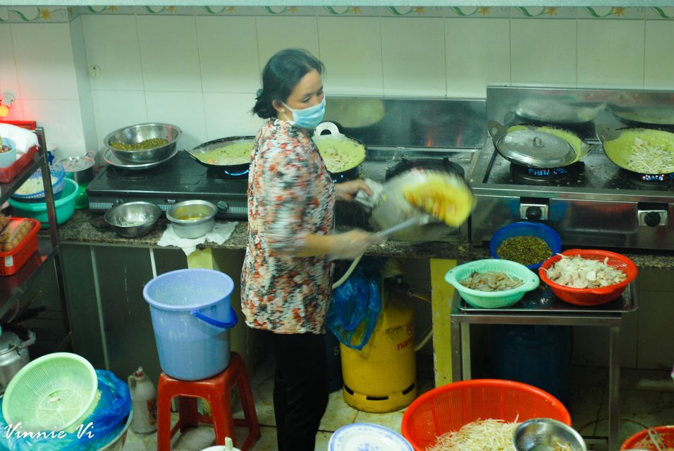 Ho Chi Minh City: Private Street Food Evening Walking Tour - District hopping without the guesswork: what “non-tourist” buys you