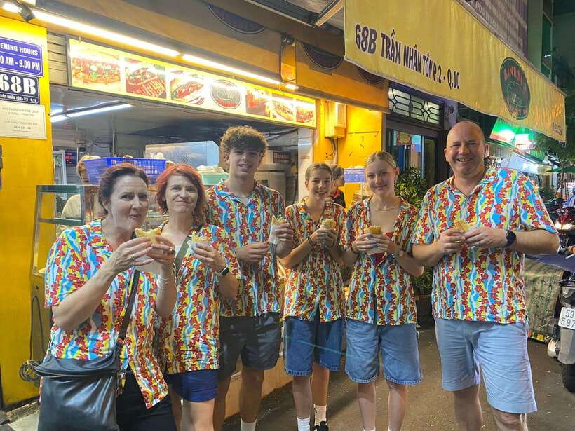 Ho Chi Minh City: Walking Food Tour with 13 Tastings - Meeting up and moving through District 3, 10, and 5