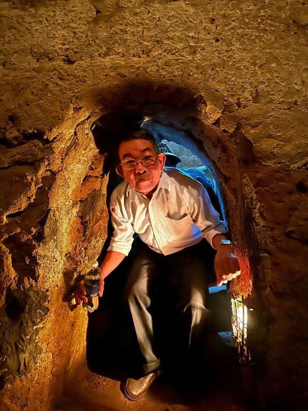 Ho Chi Minh: Cu Chi, Black Lady Mountain, and Cao Dai Tour - Cao Dai Temple at Noon: One Religion’s Daily Theater