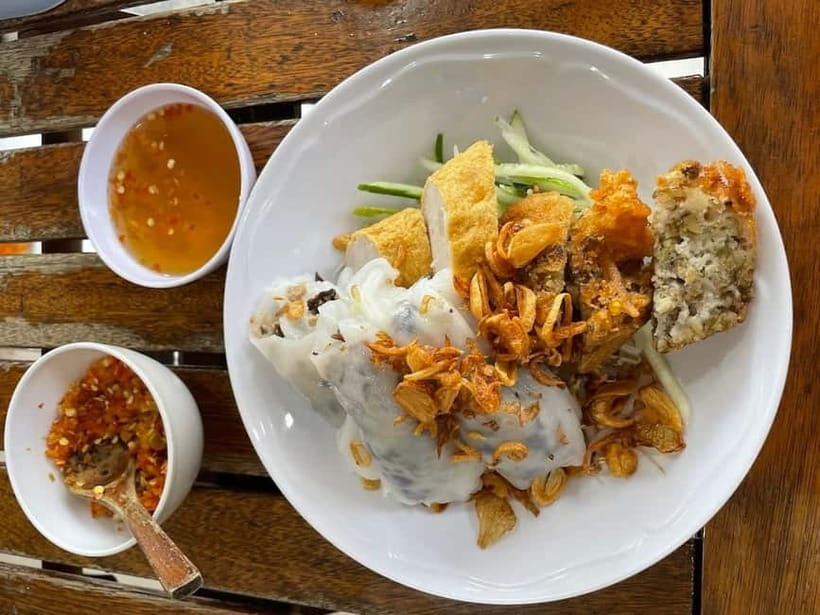 Ho Chi Minh: Original Walking Street Food Tour with Foodies - The guides: energetic English, real explanations, and a lot of care