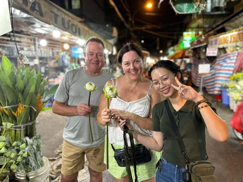 Ho Chi Minh: Street Food & Sightseeing Tour with Local Guide - Ho Thi Ky Food Street: tasting like you mean it