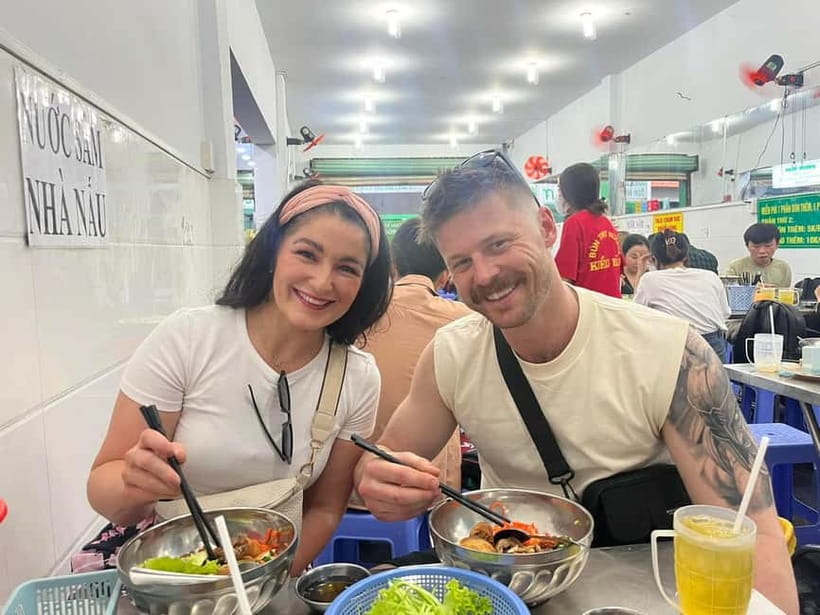 Ho Chi Minh: Street Food & Sightseeing Tour with Local Guide - Final famous snack and sweet dessert