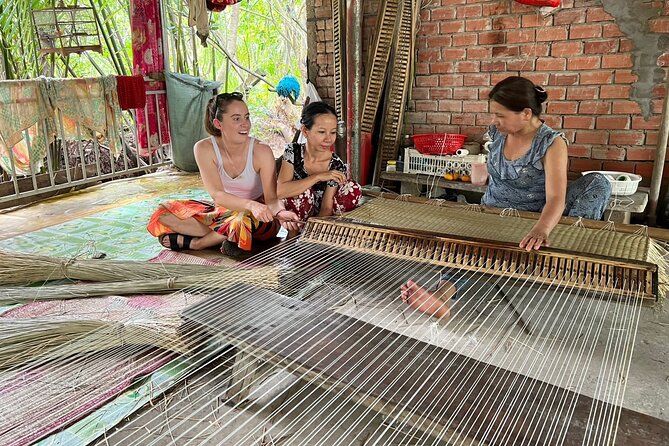 Mekong Delta tour: Ben Tre 1 day by DGT - Sampan canals through coconut country