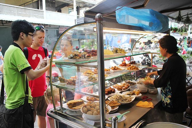 Morning Saigon Unseen+Street Food Tour with Ao Dai Riders Option - Nguyen Thien Thuat Street: Old Apartments, Small Alleys, And Everyday Movement