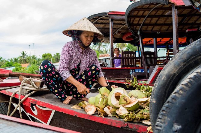 Private 2-Day Tour: Ho Chi Minh City to Cambodia by Mekong River - Day 1: From Cái Bè canals to Ben Tre lunch and Châu Đốc overnight