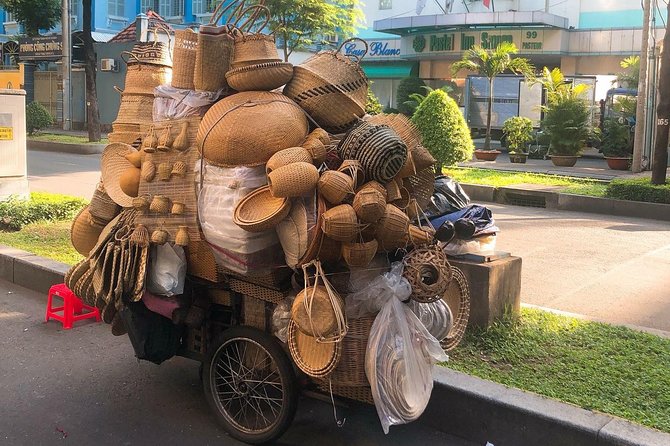 Private Arrival Transfer: Tan Son Nhat Airport to Ho Chi Minh City Hotels - Private A/C Vehicle: comfortable comfort in traffic-heavy Ho Chi Minh City