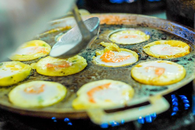 Private Street Food Motorbike Tour in Ho Chi Minh City - Stop 1: Street Food Man Start and District 3 Night Streets
