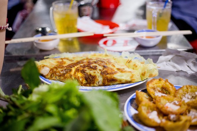 Private Street Food Motorbike Tour in Ho Chi Minh City - Stop 2: District 10 Night Flower Market and Food Around It