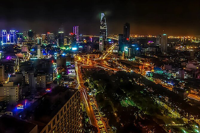 Saigon After Dark With Seafood, Beer & Live Music Bar - Stop 5: Thích Quảng Đức Monument for a sobering pause