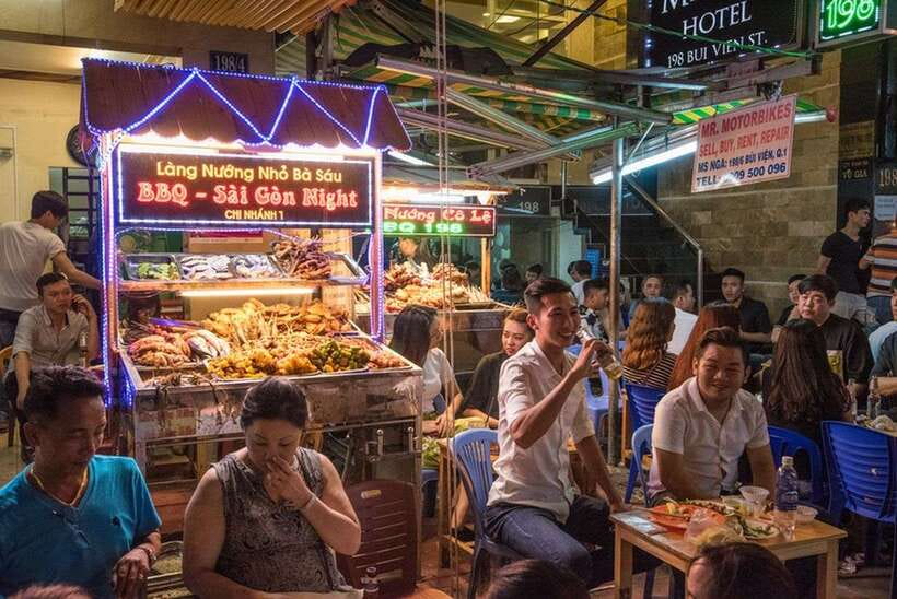 Saigon at Sunset: Ultimate Street Food Experience - Street Beer With Peanuts and Rice Crackers: The Social Script