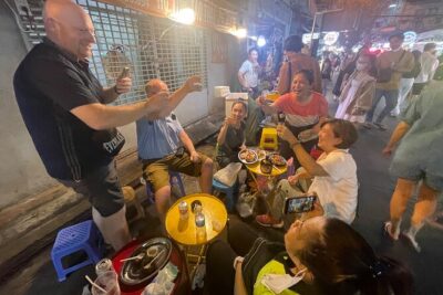 Saigon Night Craft Beer and Street Food By Scooter and motorbike - Stop 2: Nguyen Thien Thuật Street street food culture