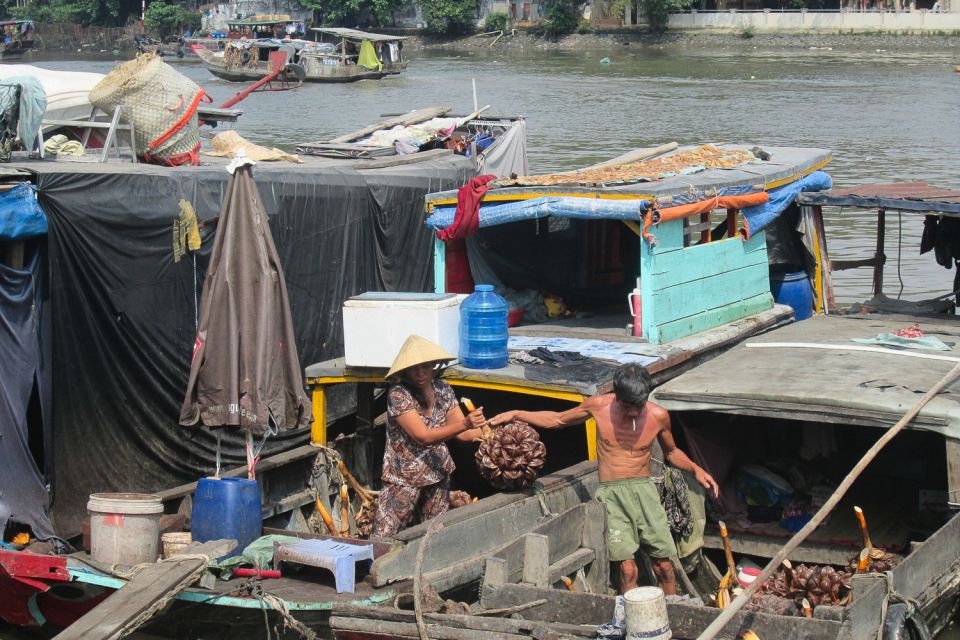 Saigon Slum Tour with Motorbike - The charity food stall: rice for 2,000 VND and conversation