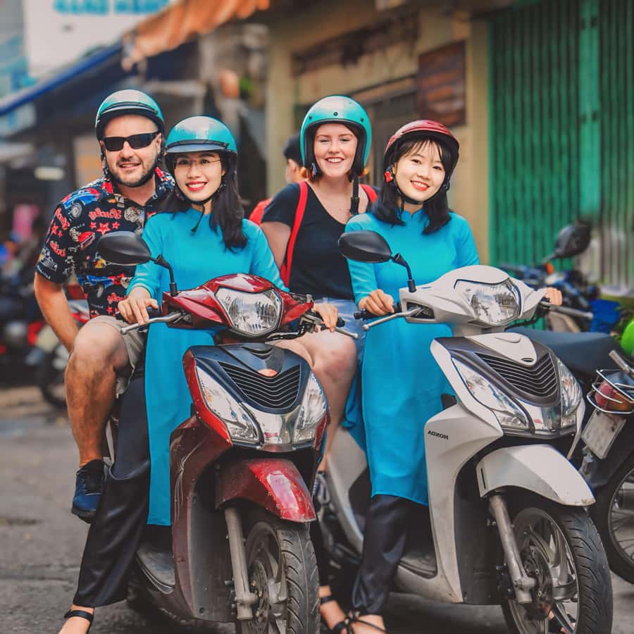 Saigon: Street Food Tasting & Sightseeing Tour by Motorbike - Meeting Point in District 1 and the First-Minute Safety Check