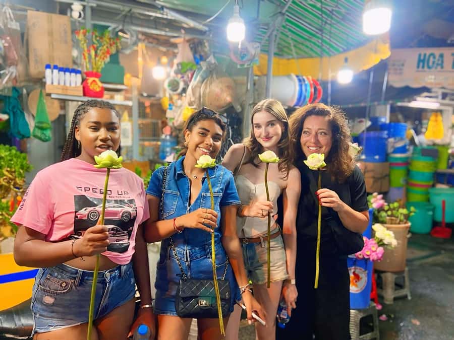 Saigon: Street Food Tasting & Sightseeing Tour by Motorbike - Who This Tour Is Best For (and Who Should Skip It)