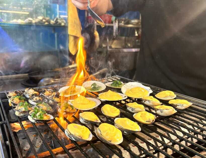Secret walking Food Tour Ho Chi Minh City - Nguyen Hue Walking Street and Cơm Tấm: the classic broken-rice payoff