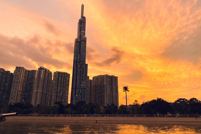 VIP Tour in Saigon: Romantic Sunset Cocktail by SpeedBoat - Why the guides matter more than you’d think
